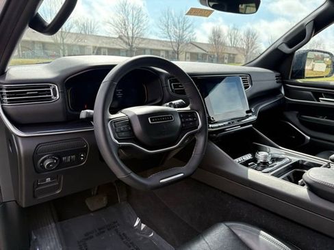 Used 2024 Jeep Wagoneer 4WD w/ Convenience Group I image 11