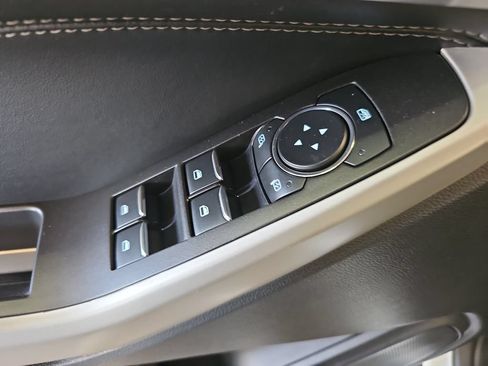 Used 2023 Ford Explorer XLT AWD/4WD image 29