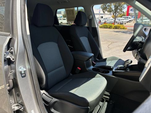 Used 2025 Kia Soul LX w/ LX Technology Package FWD image 33