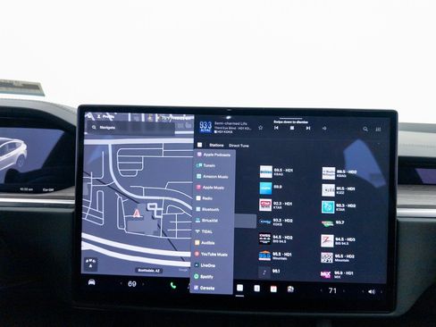 Used 2022 Tesla Model X image 15