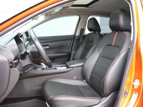 Used 2022 Nissan Sentra SR w/ SR Premium Package image 5