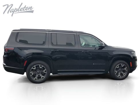 Used 2023 Jeep Wagoneer Series III w/ Preferred Equipment Group AWD/4WD image 7
