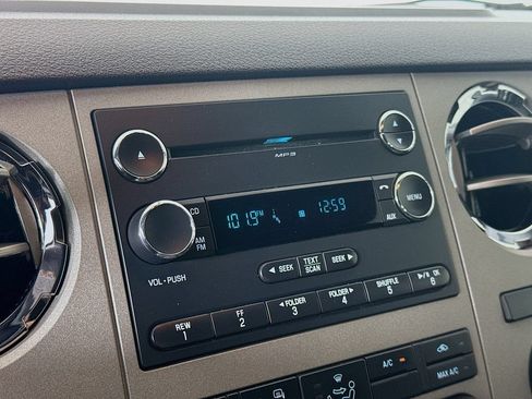 Used 2015 Ford F250 XLT w/ XLT Interior Package AWD/4WD image 13