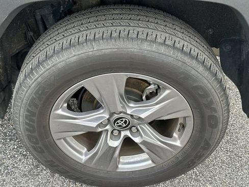 Used 2025 Toyota RAV4 XLE FWD image 16