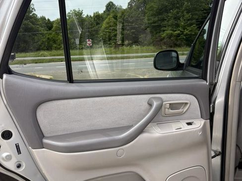 Used 2005 Toyota Sequoia SR5 AWD/4WD image 13