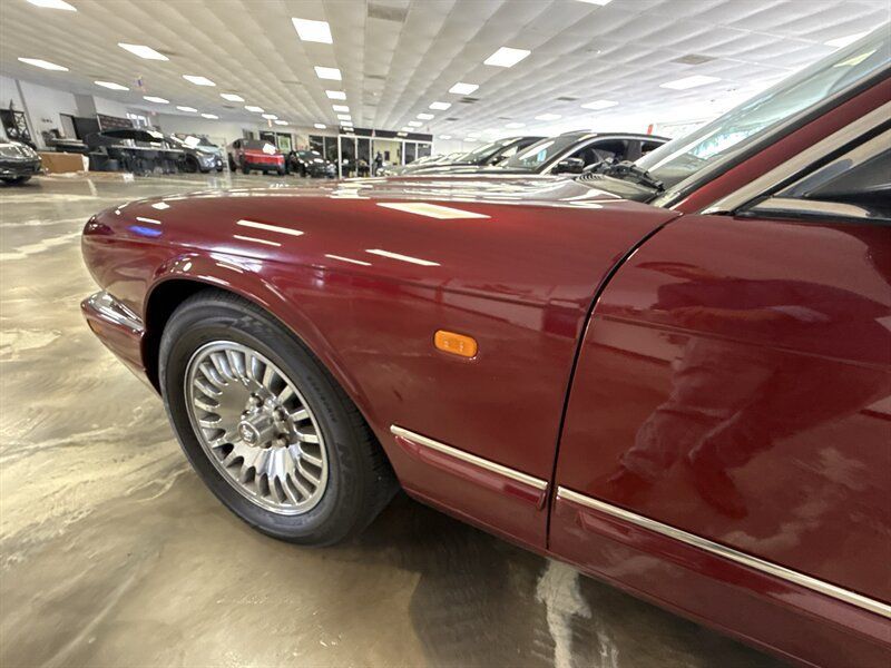 Used 1997 Jaguar XJ Vanden Plas RWD image 9