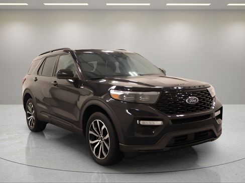 Used 2023 Ford Explorer ST-Line AWD/4WD image 2