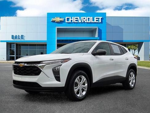Used 2024 Chevrolet Trax LS FWD image 7
