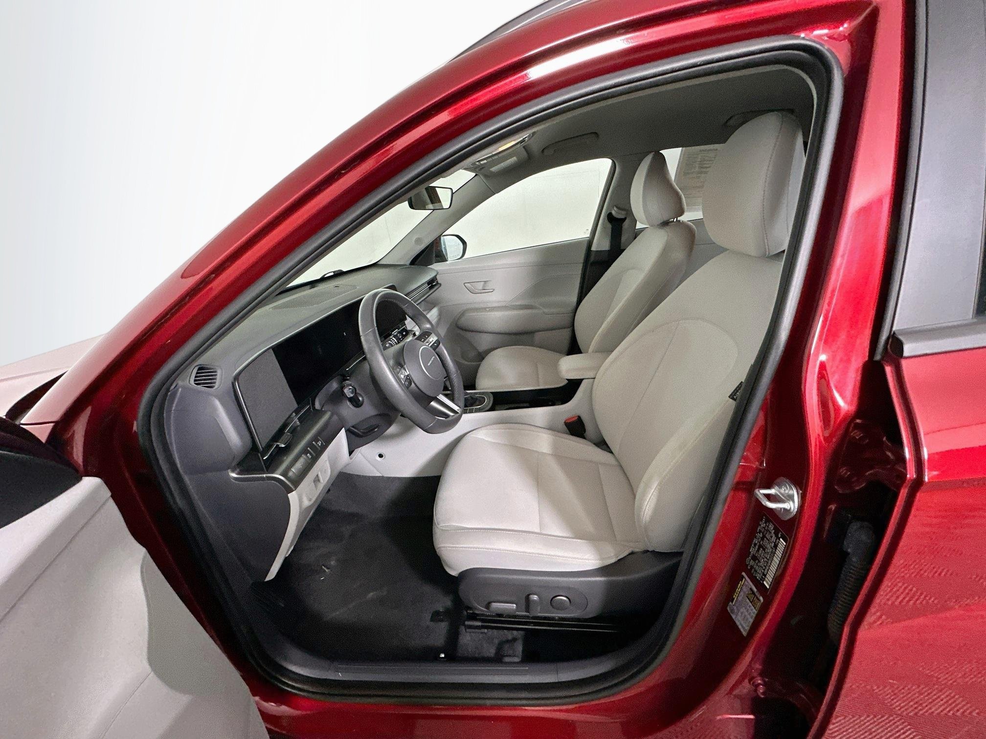 Used 2025 Hyundai Kona SEL FWD image 13