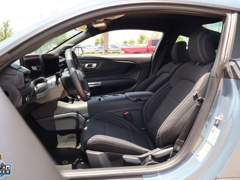 Certified 2025 Ford Mustang Coupe RWD image 11
