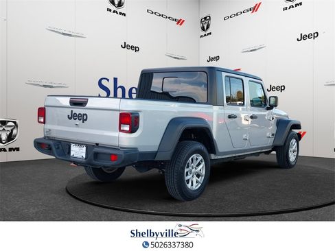 Used 2023 Jeep Gladiator Sport image 4