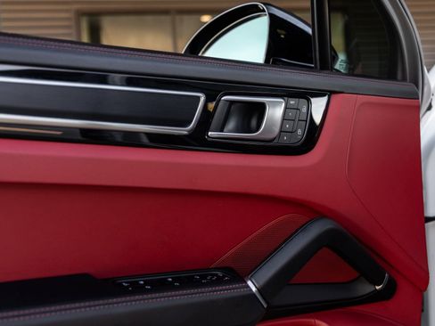 Used 2022 Porsche Cayenne GTS image 22