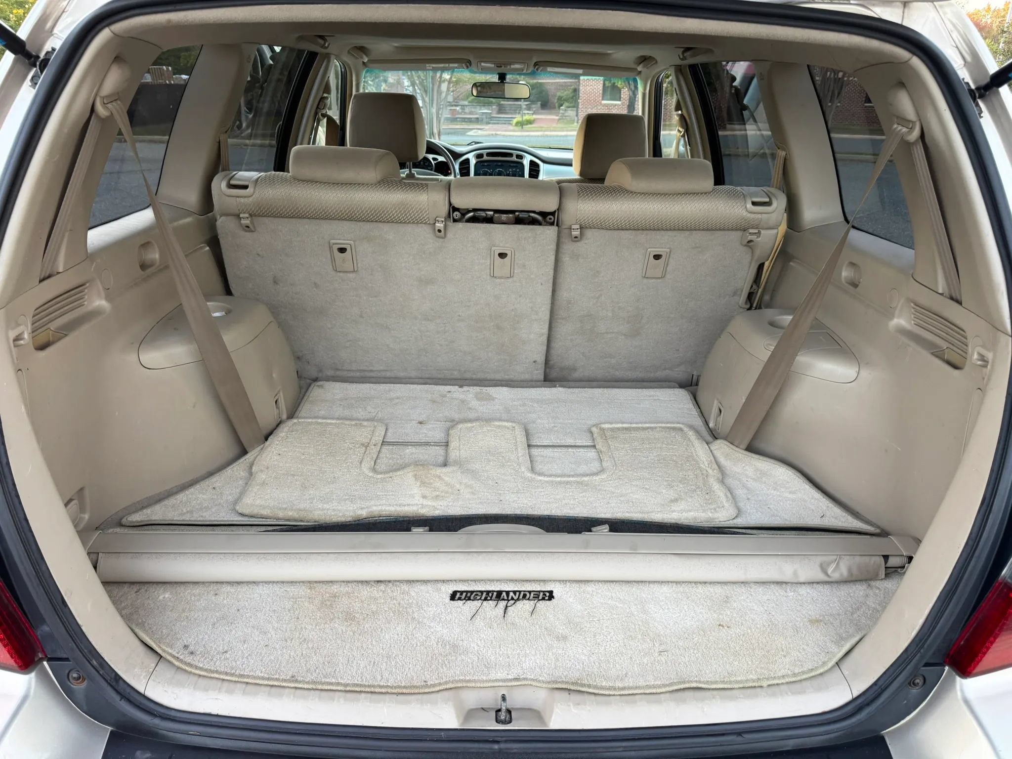 Used 2005 Toyota Highlander 4WD V6 w/ 3rd Row image 19