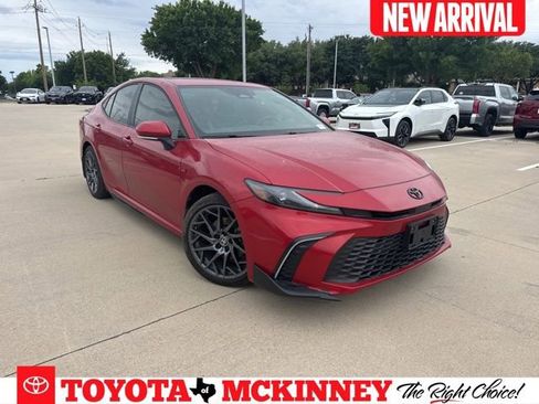 Used 2025 Toyota Camry SE w/ Convenience Package FWD image 1