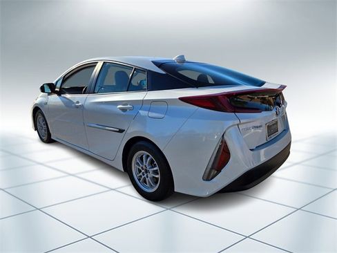 Used 2022 Toyota Prius Prime XLE image 7