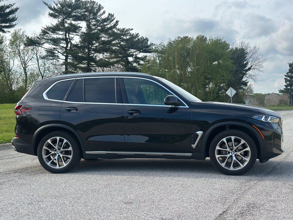Used 2024 BMW X5 xDrive40i w/ Premium Package AWD/4WD image 11