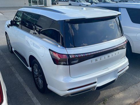 Used 2025 INFINITI QX80 Sensory image 4