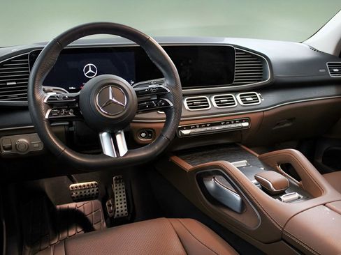 Used 2024 Mercedes-Benz GLS 450 4MATIC image 16