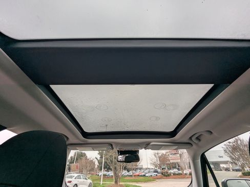 Used 2020 Jeep Renegade Latitude w/ Popular Equipment Group image 13