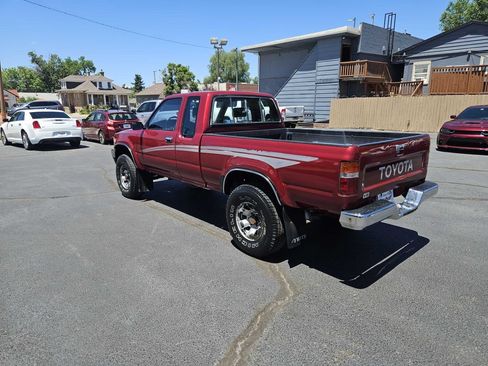 Used 1990 Toyota Pickup Deluxe AWD/4WD image 8