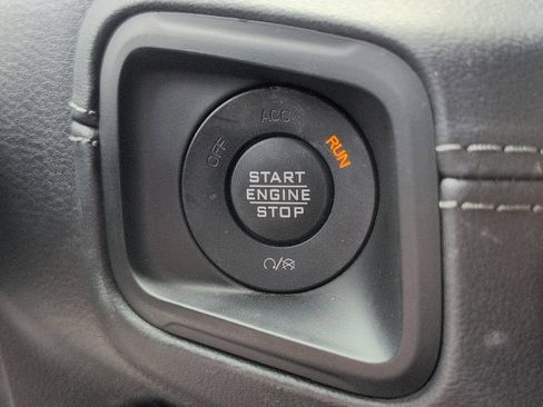 Used 2025 Jeep Gladiator Mojave w/ Convenience Group AWD/4WD image 25