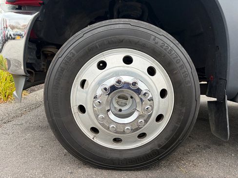 Used 2015 Ford F550 4x4 Regular Cab Super Duty image 15