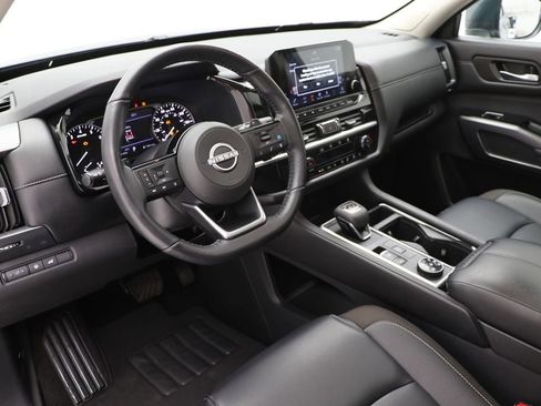 Used 2025 Nissan Pathfinder SL w/ SL Premium Package image 16