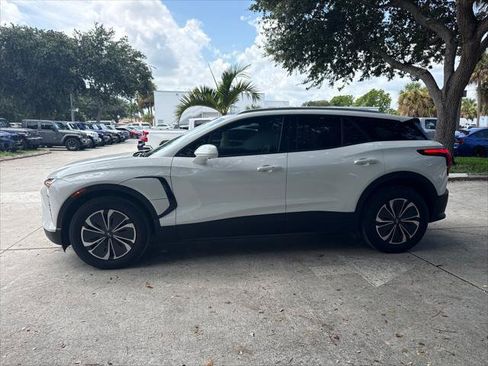 Used 2025 Chevrolet Blazer EV LT AWD/4WD image 11