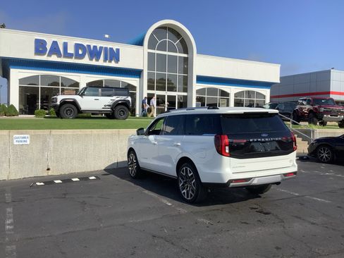 New 2026 Ford Expedition Platinum w/ Platinum Ultimate Package AWD/4WD image 5