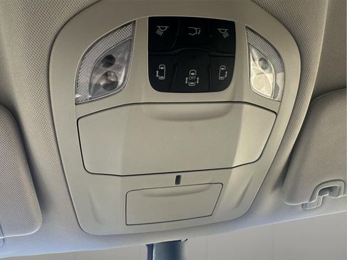 Used 2024 Chrysler Pacifica Touring-L image 26