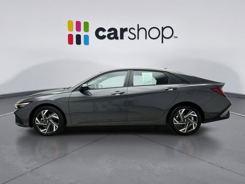 Used 2025 Hyundai Elantra Sport image 2