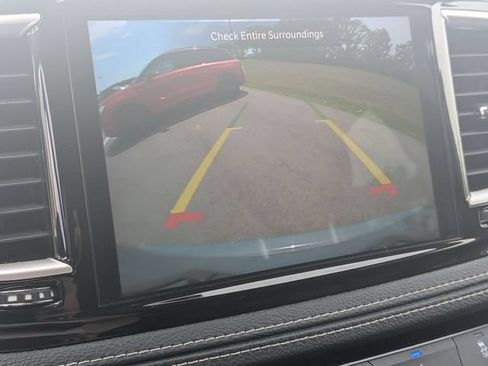 Used 2022 Chrysler Pacifica Touring-L AWD/4WD image 24