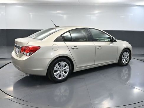 Used 2013 Chevrolet Cruze LS FWD image 4