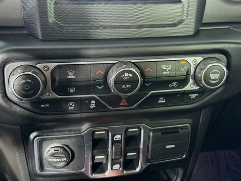 Used 2021 Jeep Gladiator Willys image 17