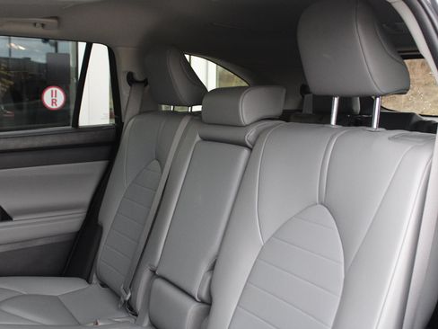 Used 2021 Toyota Highlander XLE image 32