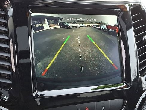 Used 2022 Jeep Cherokee Limited w/ Elite Package image 19