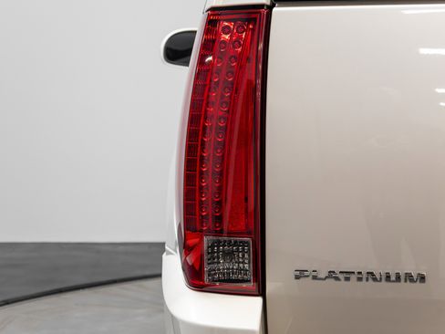 Used 2014 Cadillac Escalade Platinum image 52