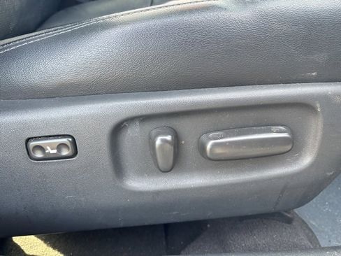 Used 2010 Toyota Avalon Limited image 20