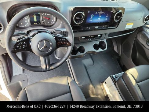 Used 2025 Mercedes-Benz Sprinter 2500 image 28