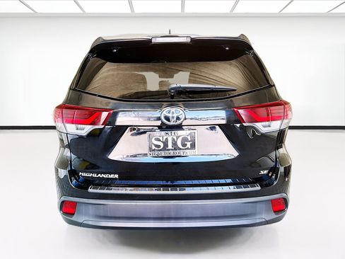 Used 2019 Toyota Highlander SE FWD image 5