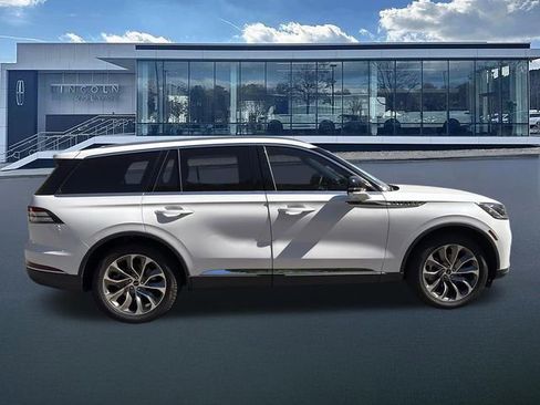 New 2025 Lincoln Aviator Reserve w/ Luxury Package RWD image 9