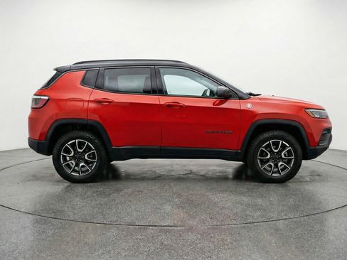 Used 2025 Jeep Compass Trailhawk AWD/4WD image 11