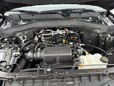Used 2022 Ford Explorer XLT image 19
