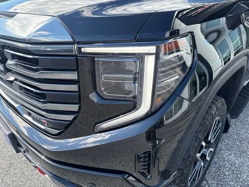 Used 2024 GMC Sierra 1500 AT4 w/ Technology Package AWD/4WD image 14