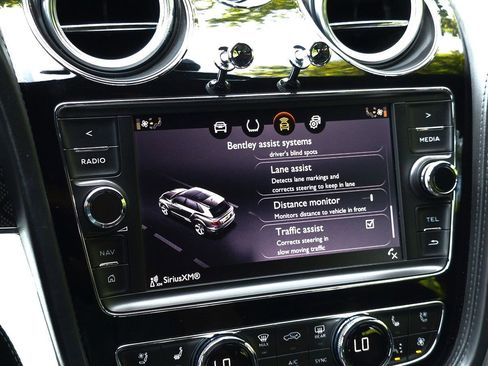 Used 2020 Bentley Bentayga Design Series image 50