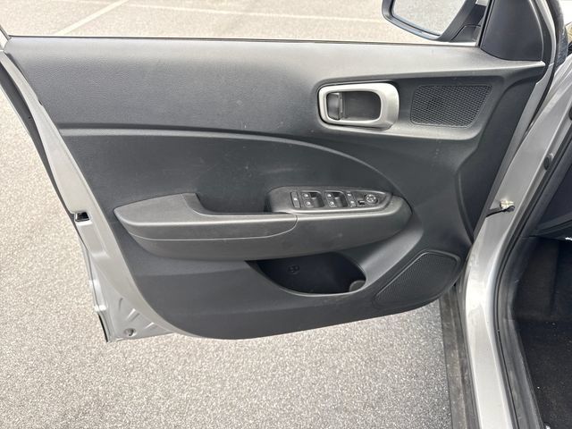 Used 2024 Hyundai Venue SEL FWD image 23