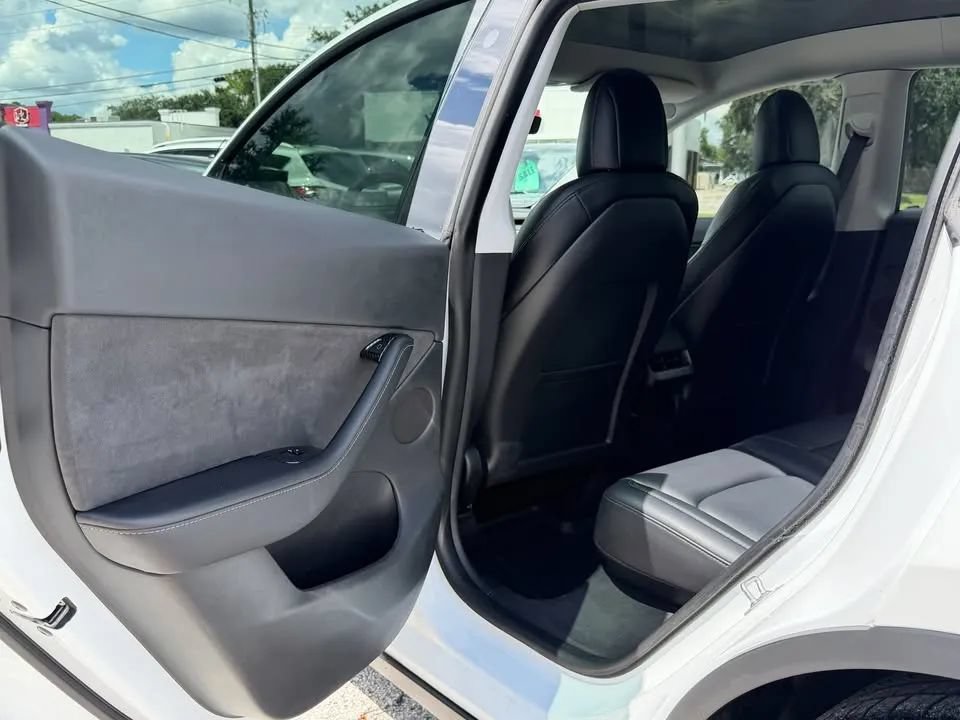 Used 2022 Tesla Model Y Performance AWD/4WD image 12