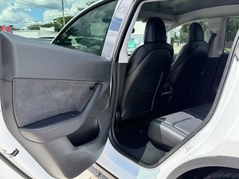 Used 2022 Tesla Model Y Performance AWD/4WD image 12