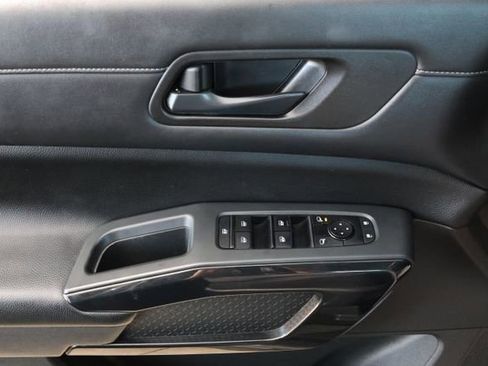 Used 2023 Nissan Pathfinder SV image 22