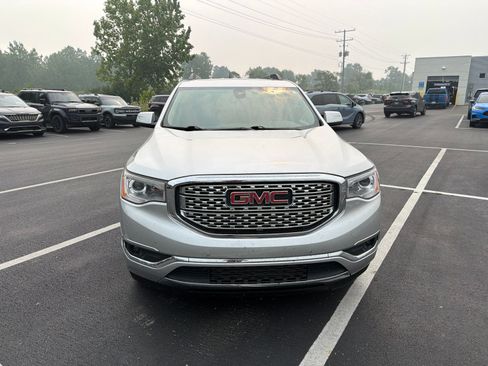 Used 2018 GMC Acadia Denali w/ Technology Package FWD image 10